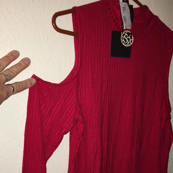 NWT Bobeau Red Ribbed knit Cold Shoulder Long sleeved Crew Neck Shirts - Picture 2 of 5